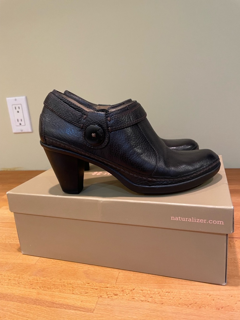 Naturalizer Black Leather Button Strap Heels